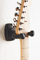 K&M 16250-000-55 универсальный настенный держатель для гитары, 80 x 60 x 116 мм, сталь, чёрный