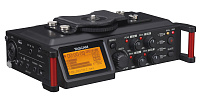 Tascam DR-70D  Профессиональный стерео рекордер для DSLR камер, 4 / XLR входа, 2 встроенных микрофона