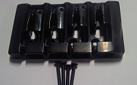 PAXPHIL BB104-BK  струнодержатель для бас-гитары, цвет черный
