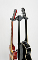 K&M 17620-000-55 универсальная напольная стойка для всех типов гитар, складная, чёрная