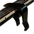 DUNLOP 83 CB Acoustic Trigger Curved Black Каподастр для вестерн-гитары, изогнутый, черный